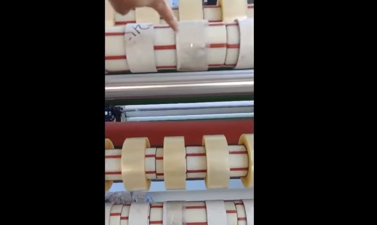 Adjust the Tape and Paper Tube Neatly of BOPP Tape Slitting Rewinding Machine