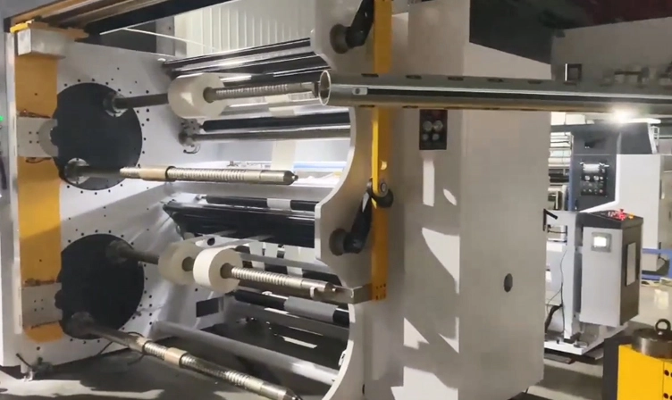 Automatic Flip Unloading Process of Pro Series 4 Shafts Turret High Speed Slitting Machine