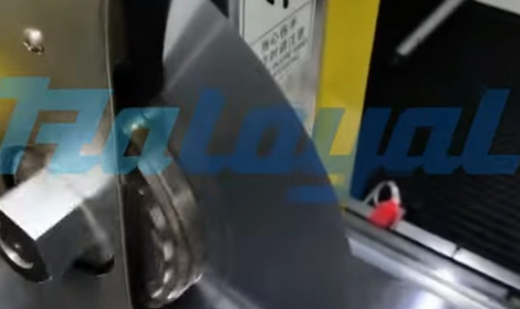 How Does the Tape Cutting Machine Lubricate the Blade?