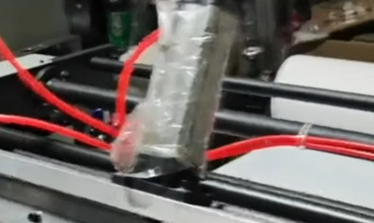 How to tuck paper for thermal paper slitting machine?