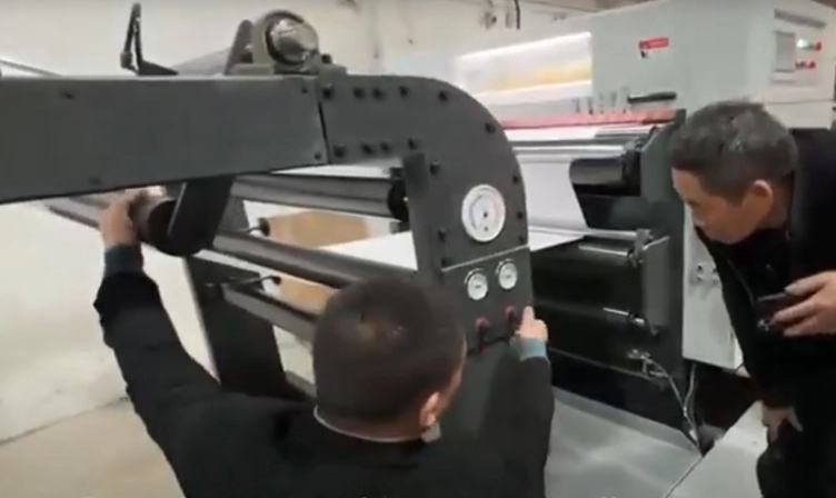 The Material Feeding of A4 Paper Cutting Machine Part2