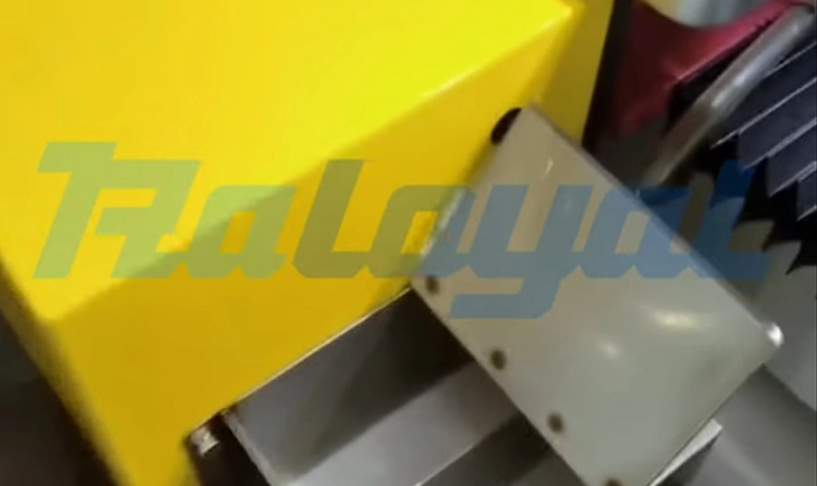 The Tape Log Roll Slitter Machine Lubricates the Blade in What Way?